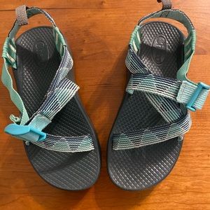 Little girls size 13 chacos